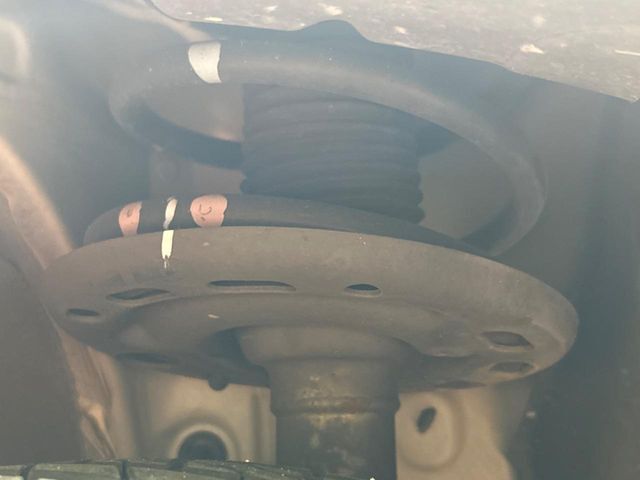 お車を安心してお乗りいただく為には、足回りの定期点検が欠かせません。サービスサポート（有償保証）では無料点検もご提供しており、安心のカーライフをお過ごしいただけるサポート体制が整っています。