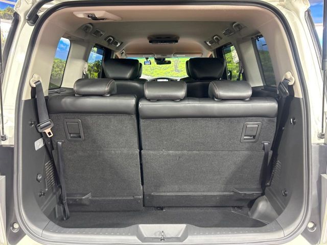 積み下ろしのしやすいデッキにはたっぷりと荷物を積み込んでいただけます。遊びから仕事まで、様々なシーンで頼れます♪