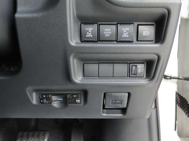 両側電動のスライドドアで楽々スムース！運転席からも開閉の操作もできます♪キーのスイッチひとつで自動開閉できる便利な機能もついてます♪