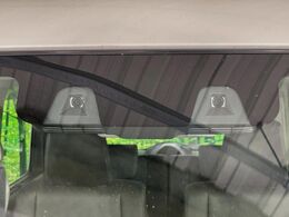 【スズキ　セーフティサポート】走行中に前方の車両等を認識し、衝突しそうな時は警報とブレーキで衝突回避と被害軽減をアシスト。より安全にドライブをお楽しみいただけます。