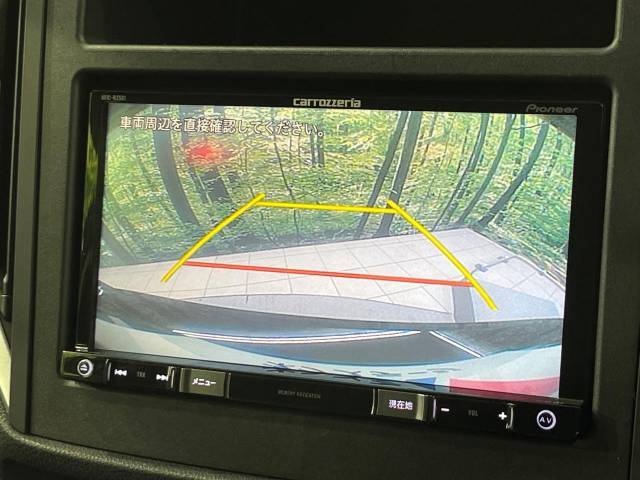 【バックカメラ】駐車時に後方がリアルタイム映像で確認できます。大型商業施設や立体駐車場での駐車時や、夜間のバック時に大活躍！運転スキルに関わらず、今や必須となった装備のひとつです！