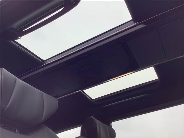 ★サンルーフ★開放感たっぷりのサンルーフが装着されています！車内に明かりを取り入れたり景色を楽しめます♪