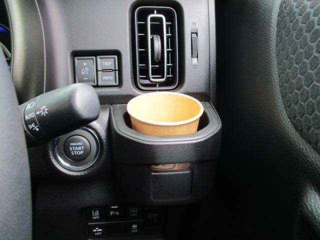 運転席用ドリンクホルダーです。500mlペットボトルも入ります。）＾o＾（