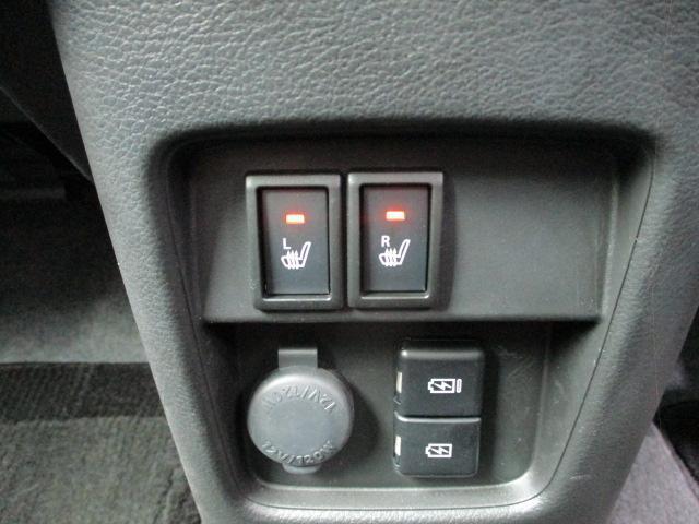 運転席＆助手席にはシートヒーターがついています。冬場の寒い時期には助かります。（ー＿ー）！！