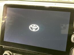 【10.5インチナビ】高級感とインパクトのある大画面ナビを装備。各種オーディオ操作はもちろん、スマホ連携もできる利便性の高いナビです♪