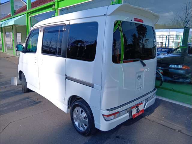 メンテナンスも当社にお任せ！！熟練のメカニックがお客様のお車をサポートいたします。もちろん車検や修理、板金塗装もお任せください。
