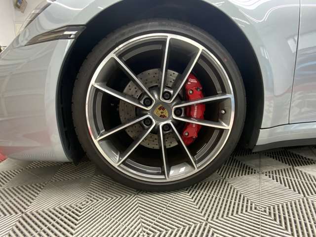 左前　グッドイヤー製タイヤ　245/35R20　95W