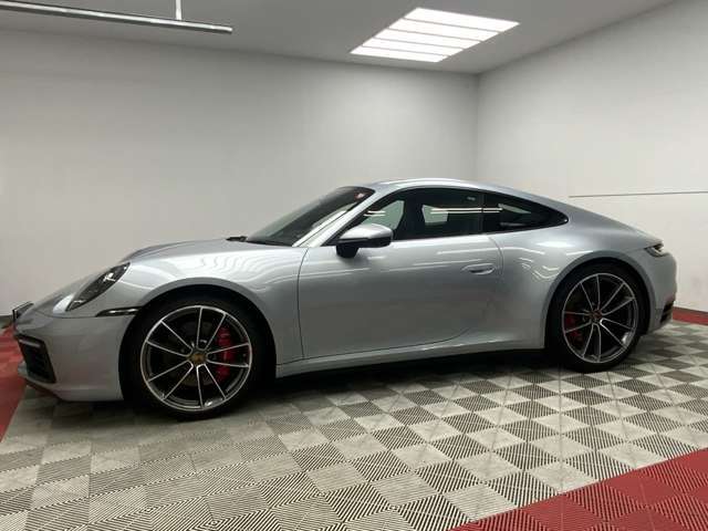 「ポルシェ911」の8代目が、992型。先に高性能版たる「カレラS」と「カレラ4S」が発売されました。