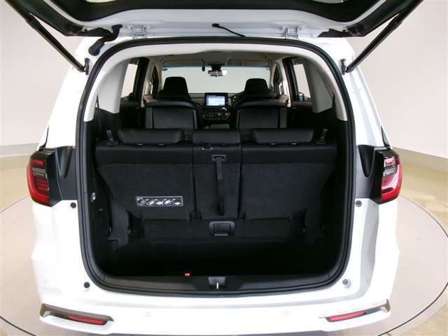 広々としたラゲージスペースを備えています。大きなものや長さのある荷物もしっかりと積み込めます。