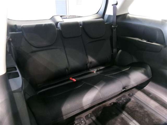 3列目シートもひろびろとしたスペースを確保しています。大人数でのお出かけもばっちりです！