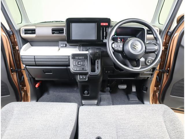 想像以上の広さで、毎日の運転がもっと快適に！みんなくつろげる心地よい室内空間です。