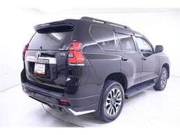 お洒落な見た目と優れた走行性能で人気の4WD！雪道、山道、どこへでも行けちゃいます！