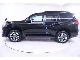 ボデーカラーは人気のブラックです