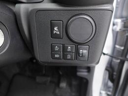 エアコン吹き出し口下部に設置されていますので使いやすさバッチリ！運転席から手の届くちょうどの位置です！