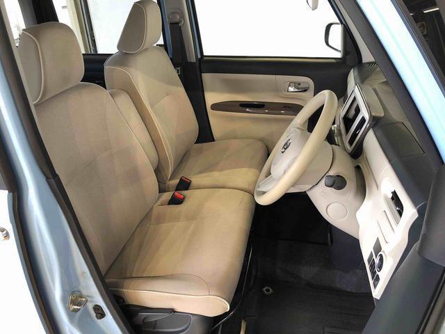 運転席の座面高さを調整できるシートリフターが付いています。フロントシートはベンチシートを採用で、座面も広く使い勝手もいいですよ♪