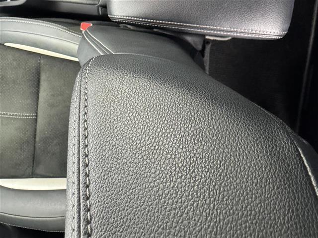 【フロアマット】車内を綺麗に保つのには必須のアイテムです。当店ではフカフカな新品マットも絶賛取り扱い中！ぜひご相談くださいませ。