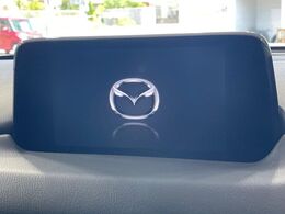 【純正ナビ】人気の純正ナビを装備しております。ナビの使いやすさはもちろん、オーディオ機能も充実！キャンプや旅行はもちろん、通勤や買い物など普段のドライブも楽しくなるはず♪