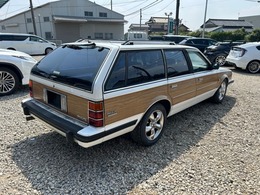 当時のスタイリングそのまま、懐かしの名車です。
