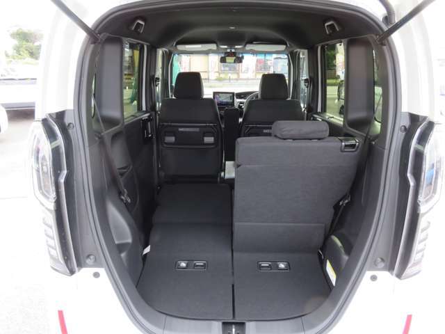 3列目は簡単に収納することができて、大容量の荷物スペースを確保することが出来ます。