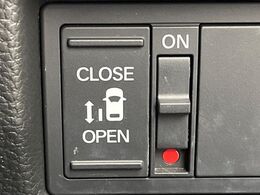 【パワースライドドア】スマートキーや運転席のスイッチでスライドドアの開閉が可能♪電動だから力を入れてドアを開ける必要が無く、小さいお子様でも、重い荷物を持っている時もラクに開け閉めできます♪