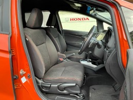 体を包み込む形のシートなので、長時間運転しても疲れません。