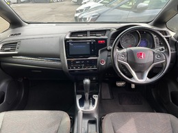 ステアリングリモコンがついていますので、音量やチャンネルを手元で操作することができます。