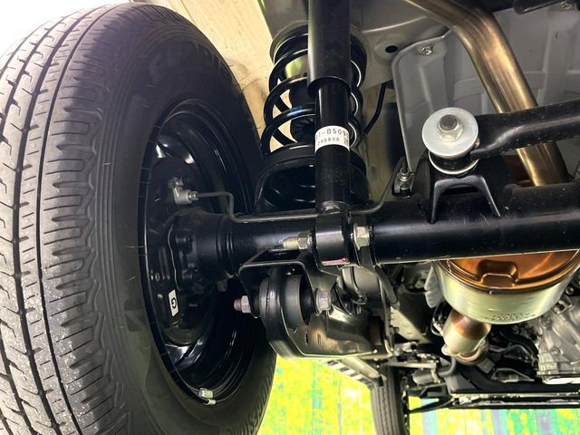 お車を安心してお乗りいただく為には、足回りの定期点検が欠かせません。サービスサポート（有償保証）では無料点検もご提供しており、安心のカーライフをお過ごしいただけるサポート体制が整っています。