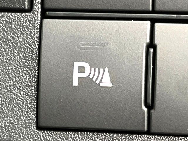 【コーナーセンサー】バンパーに付いたセンサーが障害物を検知！一定の距離に近づくとアラートで教えてくれます♪狭い駐車スペースや車庫入れ時も安心ですね☆