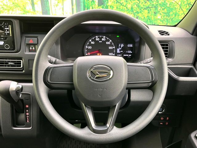 ステアリングも使用感が少なく、きれいな状態となっております♪