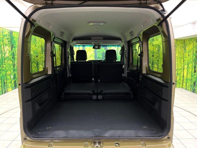 普段のお買い物や通勤、送迎等に十分な荷室スペースを確保しております。セカンドシートを倒すと、大きな荷物の積載も可能です♪