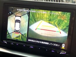 【パノラミックビューモニター】専用のカメラにより、上から見下ろしたような視点で360度クルマの周囲を確認することができます☆死角部分も確認しやすく、狭い場所での切り返しや駐車もスムーズに行えます。