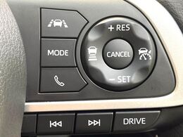 【トヨタセーフティセンス】走行中に前方の車両等を認識し、衝突しそうな時は警報とブレーキで衝突回避と被害軽減をアシスト。より安全にドライブをお楽しみいただけます。
