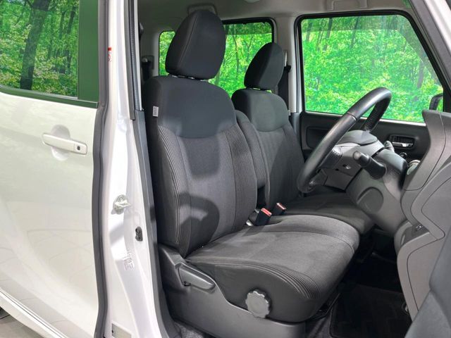 運転席シート廻りは使用感も少なく、良好な状態となっています。丁寧に使われていたことがよくわかりますね。