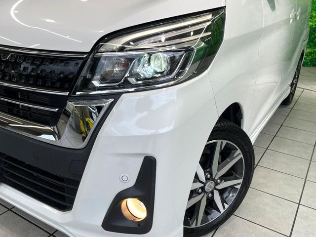 【LEDヘッドライト】悪天候や夜間走行時も良好な視界を確保し安心して運転できる高輝度LEDヘッドライトを装備！点灯速度が早く、消費電力も抑えられています。