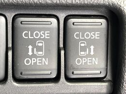 【両側パワースライドドア】スマートキーや運転席のスイッチで後席両側スライドドアの開閉が可能♪電動だから力を入れてドアを開ける必要が無く、小さなお子様でも簡単に開け閉めでき快適です♪