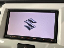 【純正ナビ】人気の純正ナビを装備しております。ナビの使いやすさはもちろん、オーディオ機能も充実！キャンプや旅行はもちろん、通勤や買い物など普段のドライブも楽しくなるはず♪