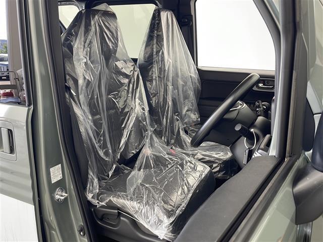 【運転席】座り心地が良いシートなので長時間の運転でも快適にお過ごしいただけます。新品のフロアマットのご注文も可能です。掲載箇所以外にご希望の写真がございましたらお気軽にお問い合わせ下さい。