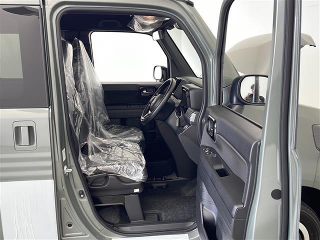 【運転席】座り心地が良いシートなので長時間の運転でも快適にお過ごしいただけます。新品のフロアマットのご注文も可能です。掲載箇所以外にご希望の写真がございましたらお気軽にお問い合わせ下さい。