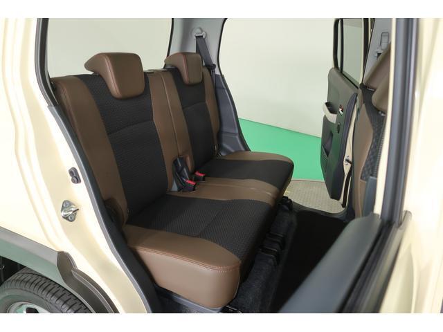 リヤシートは座席ごとに、前後のスライドやリクライニングの調整ができます。