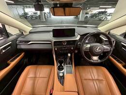 見通しの良いコックピットは普段のドライブに最適。運転しやすいお車となります。