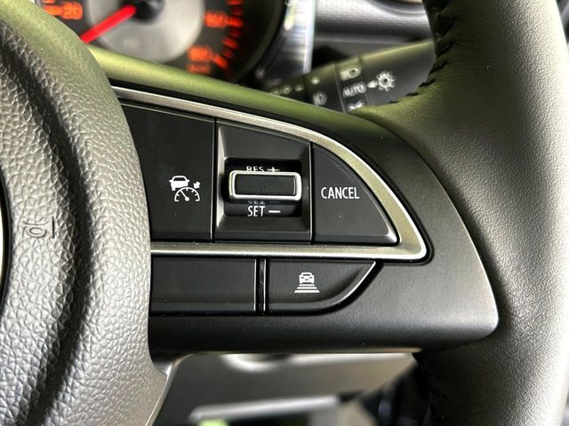 【アダプティブクルーズコントロール】高速道路での長距離走行が楽に！！自動で速度を保つクルーズコントロールが、衝突軽減システムと連携し、前方の車両を感知して車間を保つように速度調節してくれます！！