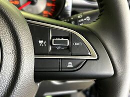 【アダプティブクルーズコントロール】高速道路での長距離走行が楽に！！自動で速度を保つクルーズコントロールが、衝突軽減システムと連携し、前方の車両を感知して車間を保つように速度調節してくれます！！