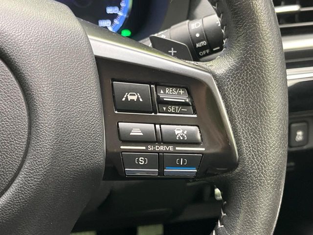 【全車速追従機能付クルーズコントロール】高速道路での長距離走行が楽に！！自動で速度を保つクルーズコントロールが、衝突軽減システムと連携し、前方の車両を感知して車間を保つように速度調節してくれます！！