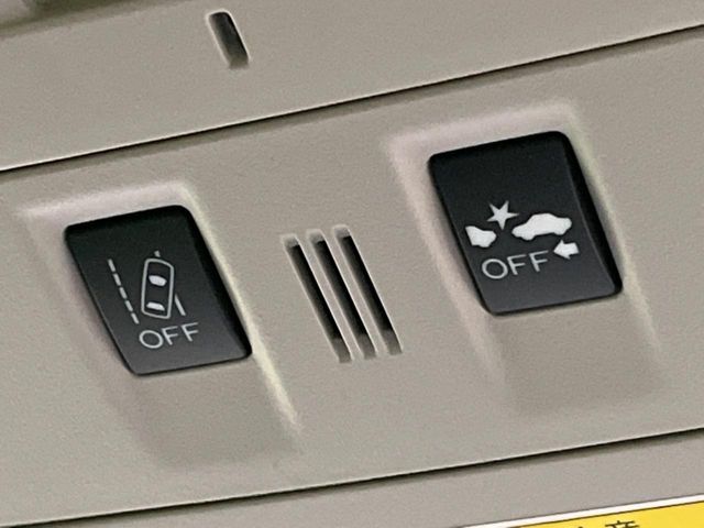 【アイサイトVer3】前方の車両等を検知し、衝突しそうな時は警報で注意を促し、ブレーキを踏む力をサポート。ブレーキを踏めなかった場合は衝突被害軽減ブレーキが作動、衝突回避をサポートします。