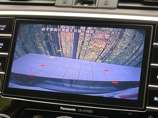 【バックカメラ】駐車時に後方がリアルタイム映像で確認できます。大型商業施設や立体駐車場での駐車時や、夜間のバック時に大活躍！運転スキルに関わらず、今や必須となった装備のひとつです！