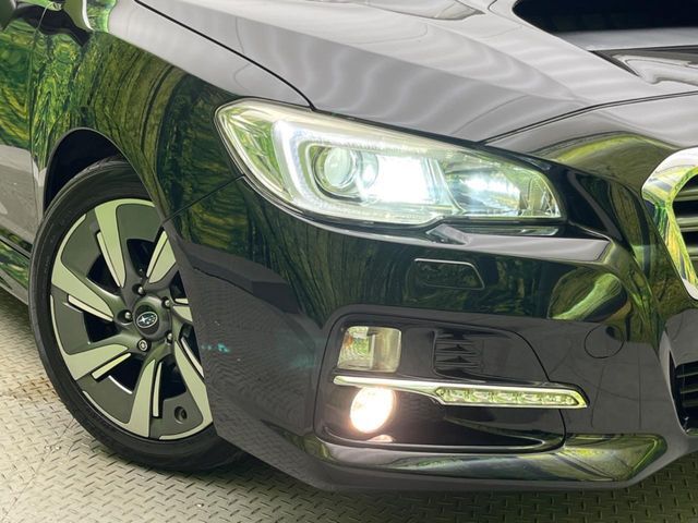 【LEDヘッドライト】悪天候や夜間走行時も良好な視界を確保し安心して運転できる高輝度LEDヘッドライトを装備！点灯速度が早く、消費電力も抑えられています。