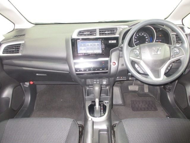 インパネ周りはこのようなレイアウトになっております。