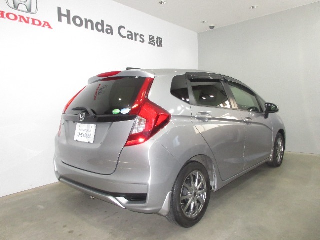 ボディ色はルナシルバー・メタリックです。