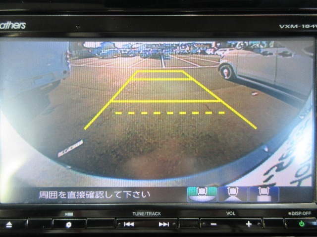 バックが苦手な方にもオススメなバックカメラ付き！広い画角で広範囲も見渡せます。