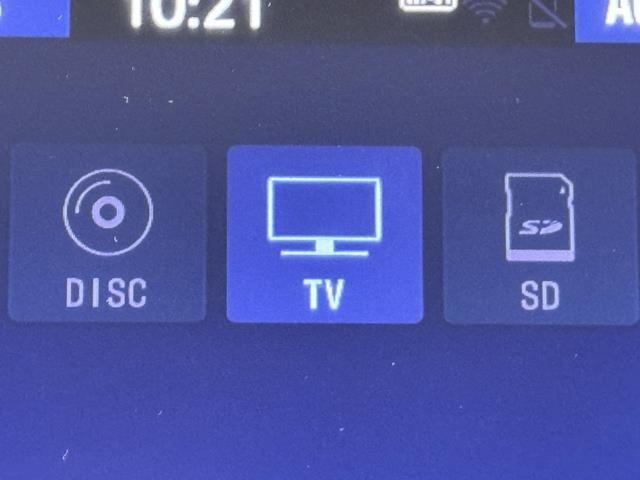 TVが見れるチューナーを装備しています。　新しい車でも付いていないことで、TVが見れない事も多々あるので要チェックです。